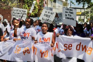 Read more about the article Ann riposte ak fòs epi pa fè silans fas ak vyolans sou fanm ak tifi