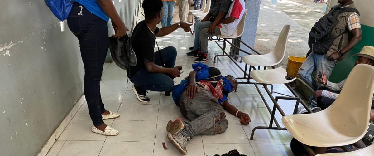 You are currently viewing Lopital Jeneral: 2 jounalis ak 1 polisye mouri, plizyè lòt blese nan yon atak bandi ak zam